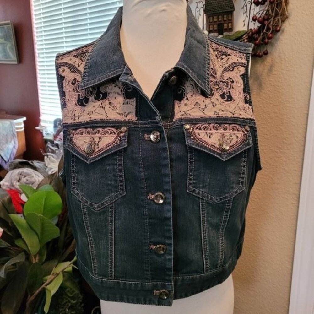 Chico's Platinum Denim Vest Top Country Western Lace Cottage Core Size 1 Medium